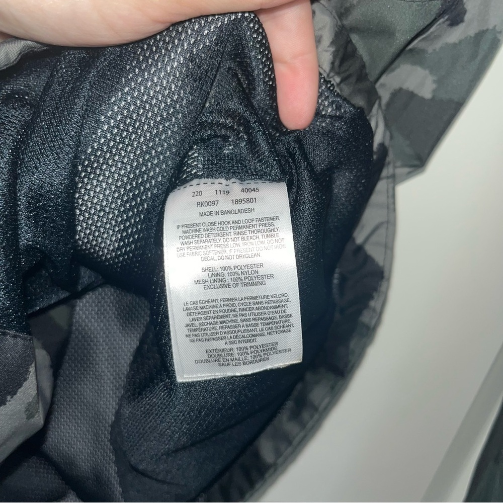 Columbia Black and Gray Camouflage Rain Jacket - Picture 4 of 5